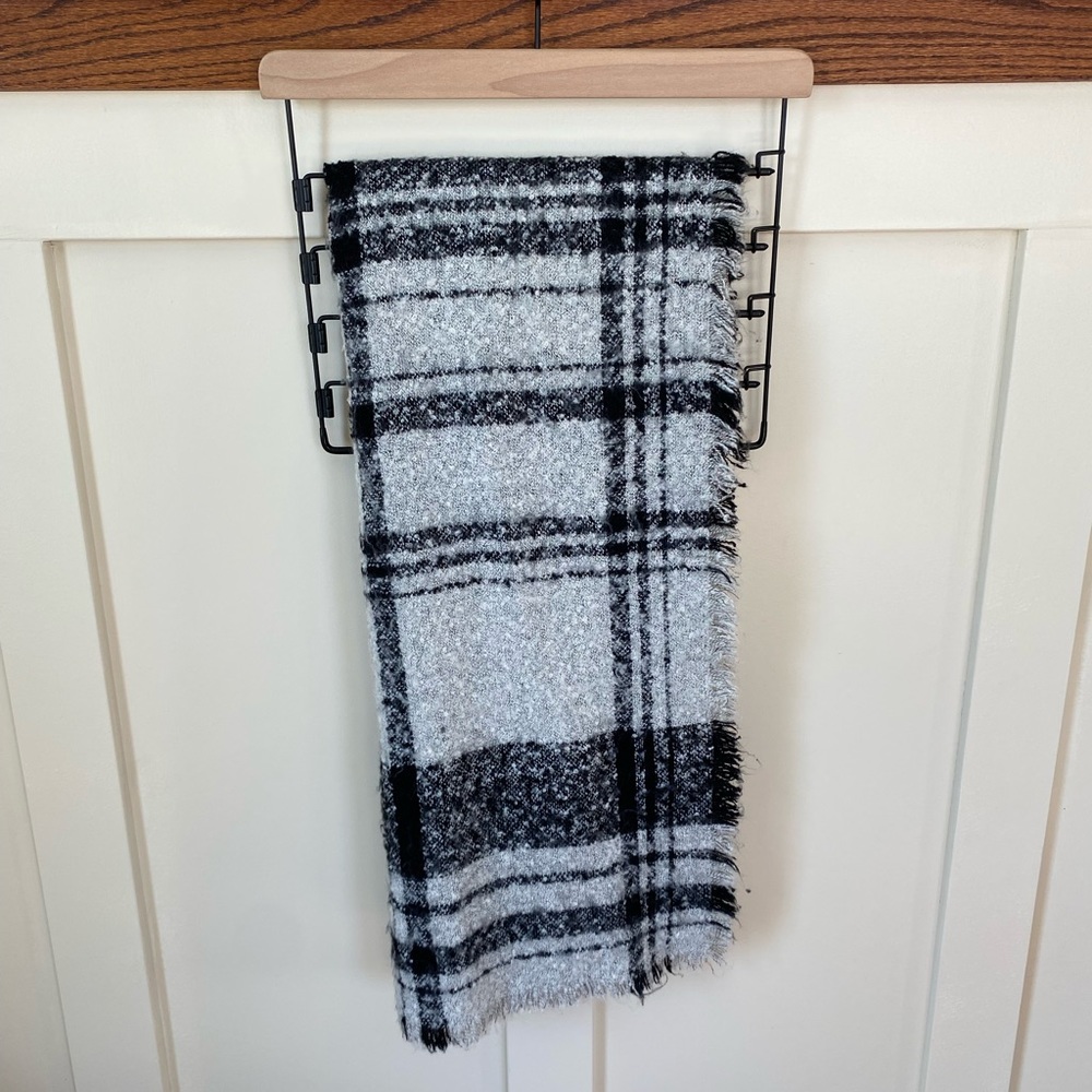 Aerie Scarf
